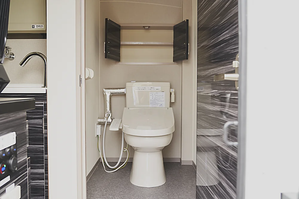 RE/BIOのトイレ内装